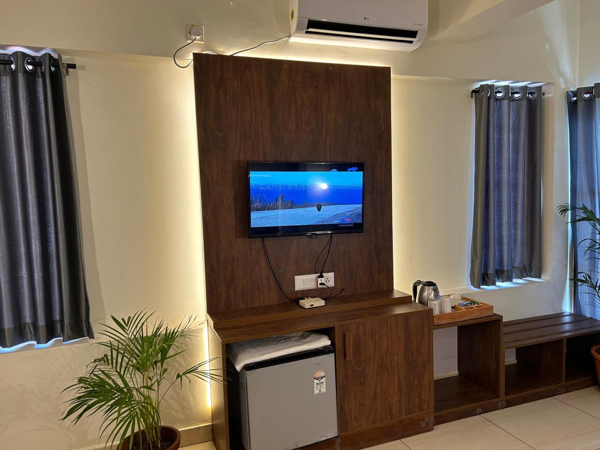 The Ocean Park Beach Resort Ковалам Экстерьер фото